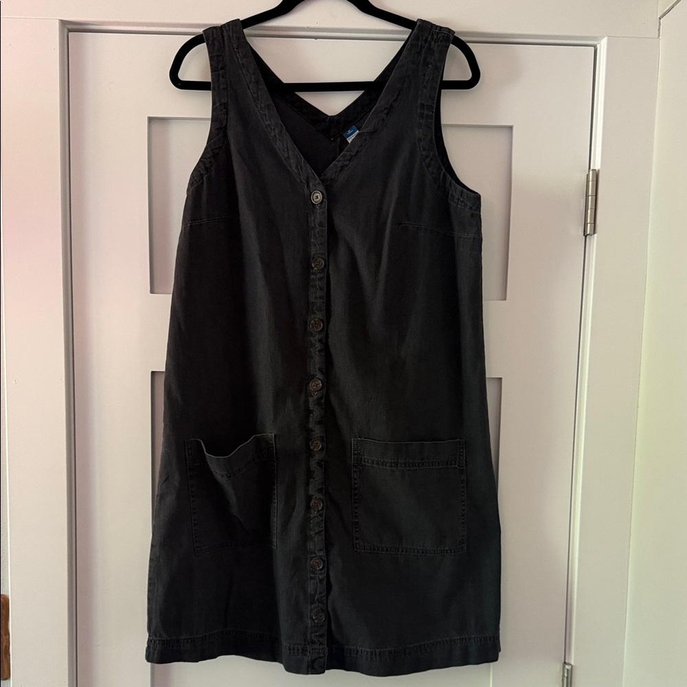 Old Navy Black Sleeveless Button-Front Jumper